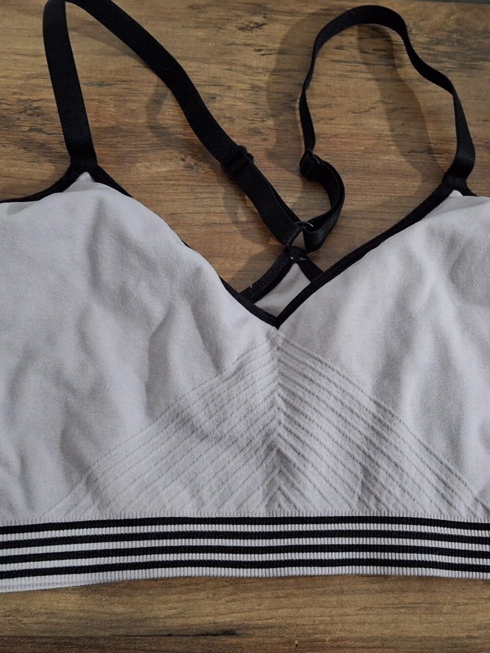 Fabletics Small Sports Bra White Black Stripes Yoga Running 26 Inches